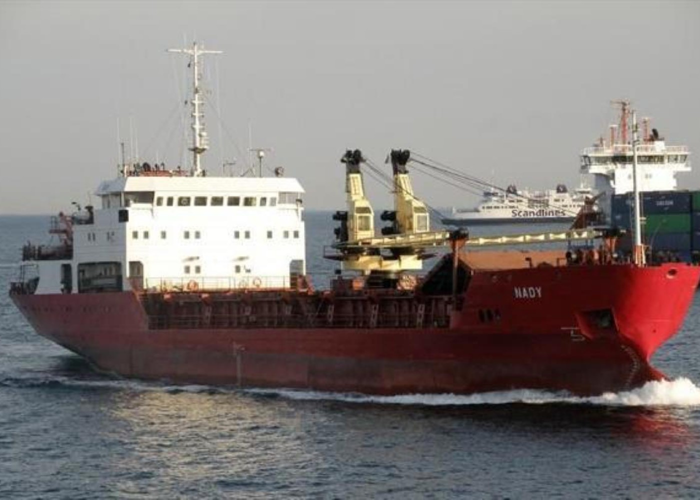 1680682139.antalya-aciklarinda-ticari-gemi-batti-5-perso-15743459_amp (2)