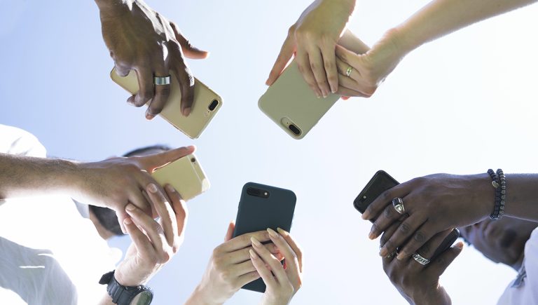 AnTuTu: Sentyabr ayının ən güclü Android flaqmanları və orta səviyyəli smartfonları